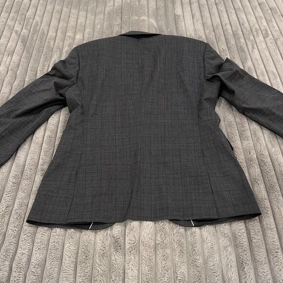 Hugo Boss Suit - Picture 10 of 16